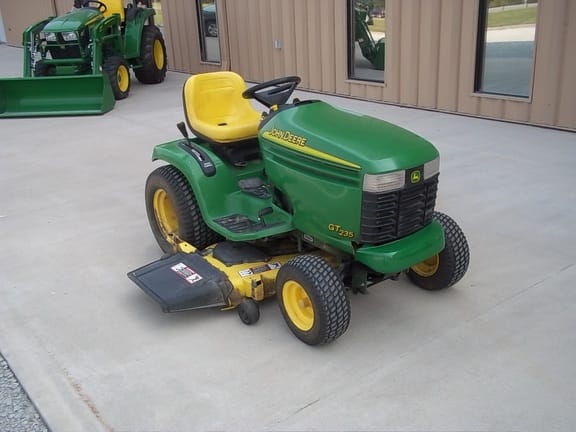 Main image John Deere GT235