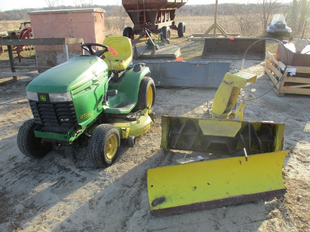 Main image John Deere GT235