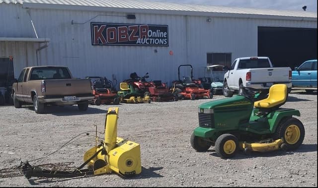 Image of John Deere GX335 equipment image 2