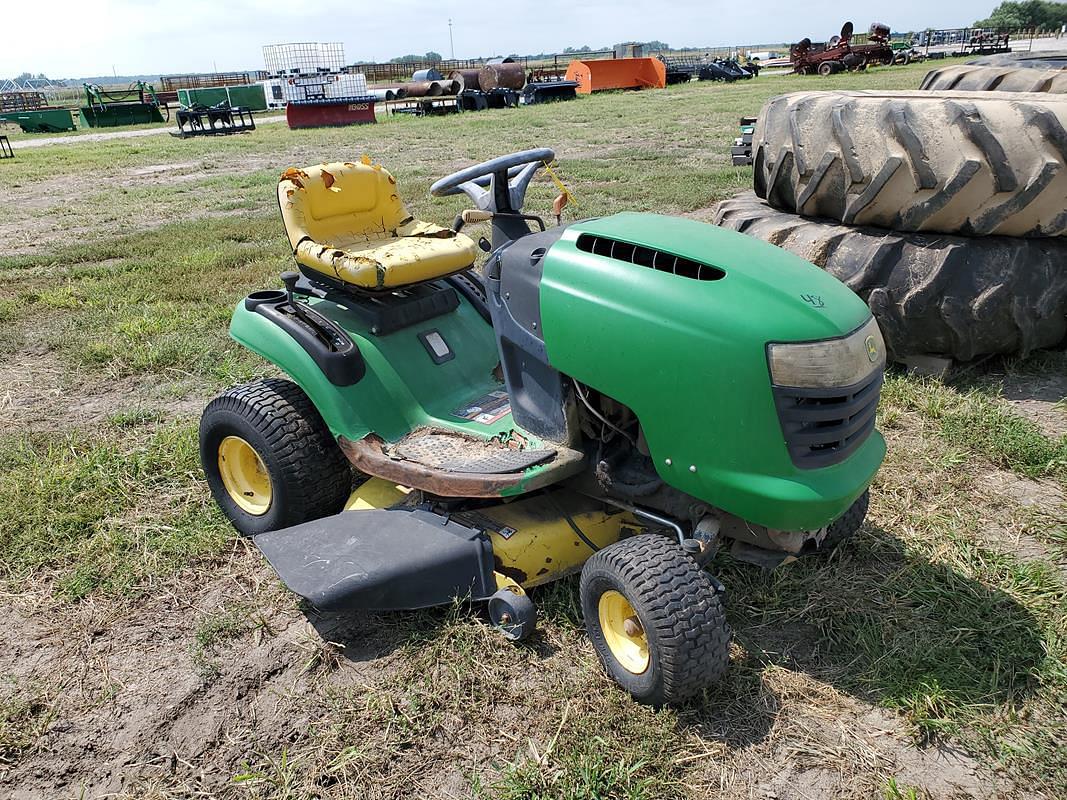 Image of John Deere L100 Primary image