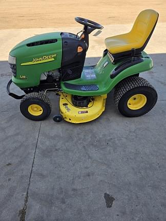 Image of John Deere L118 equipment image 3