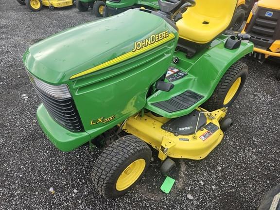 Image of John Deere LX280 equipment image 4