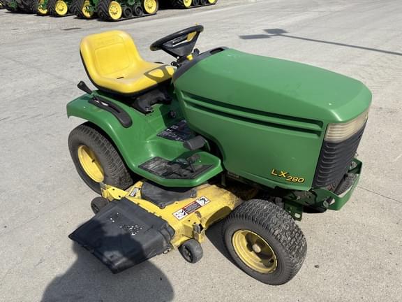 Image of John Deere LX280 equipment image 2