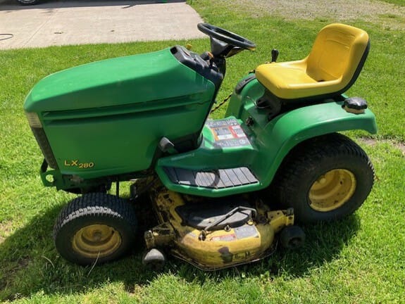 2004 John Deere LX280 Equipment Image0