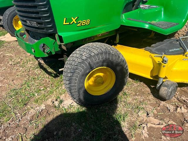 Image of John Deere LX288 equipment image 1