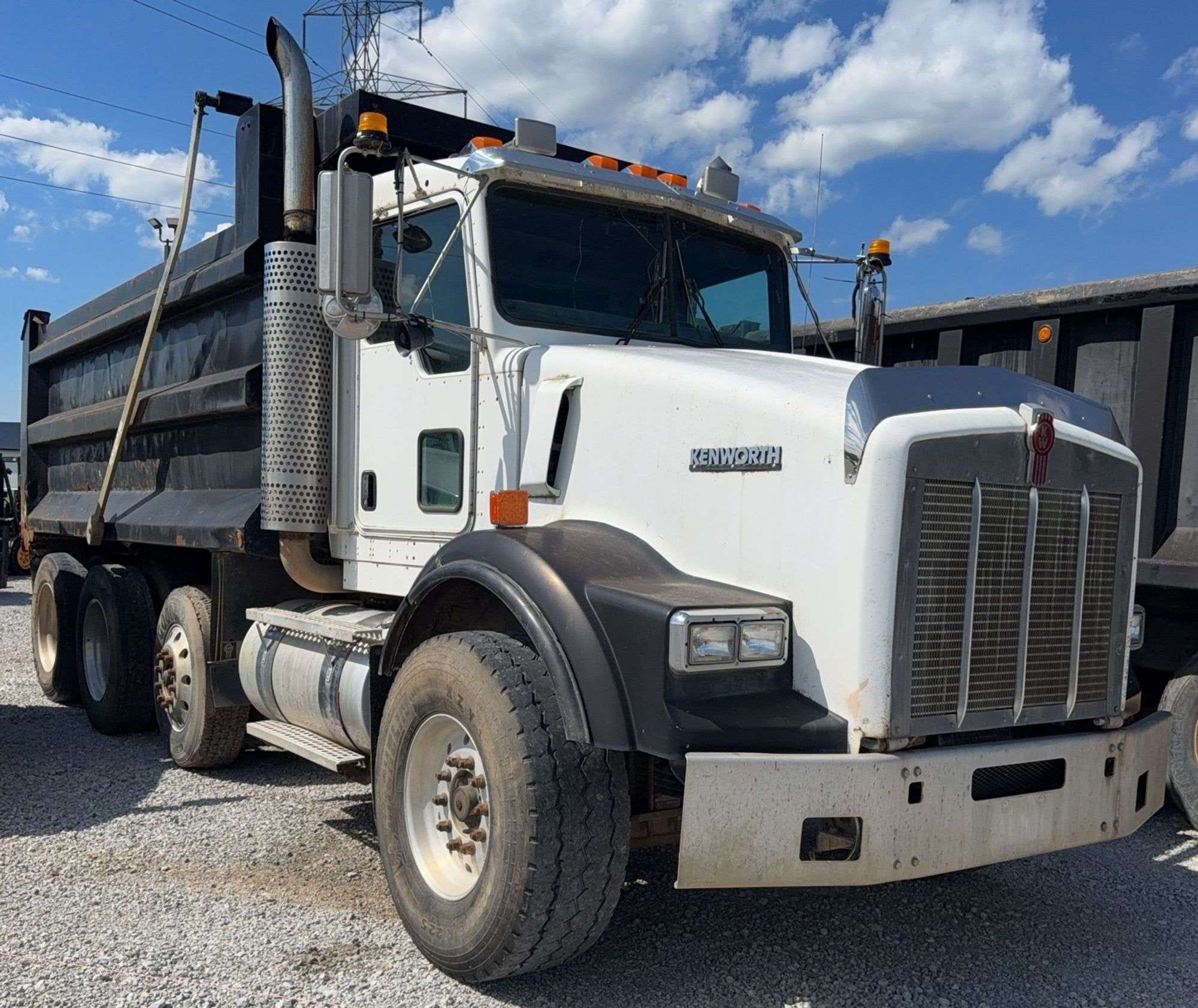 2004 Kenworth T800 Equipment Image0