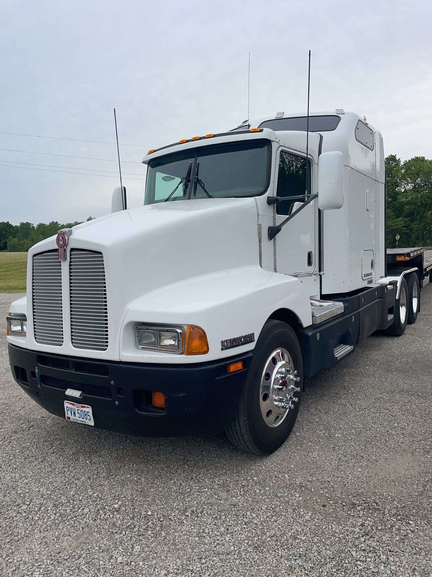 2004 Kenworth T600 Equipment Image0