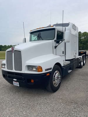 2004 Kenworth T600 Image