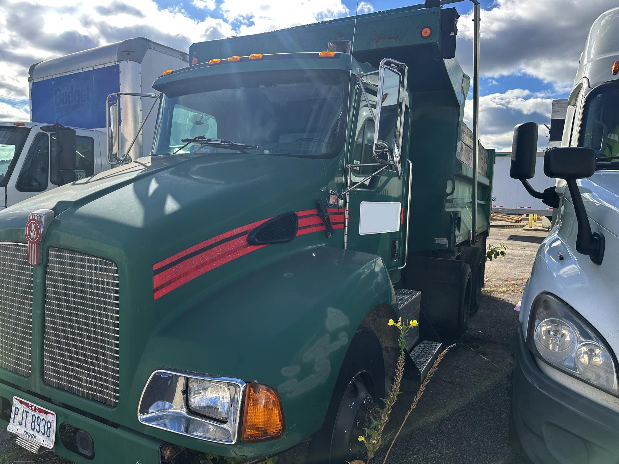 2004 Kenworth T300 Equipment Image0