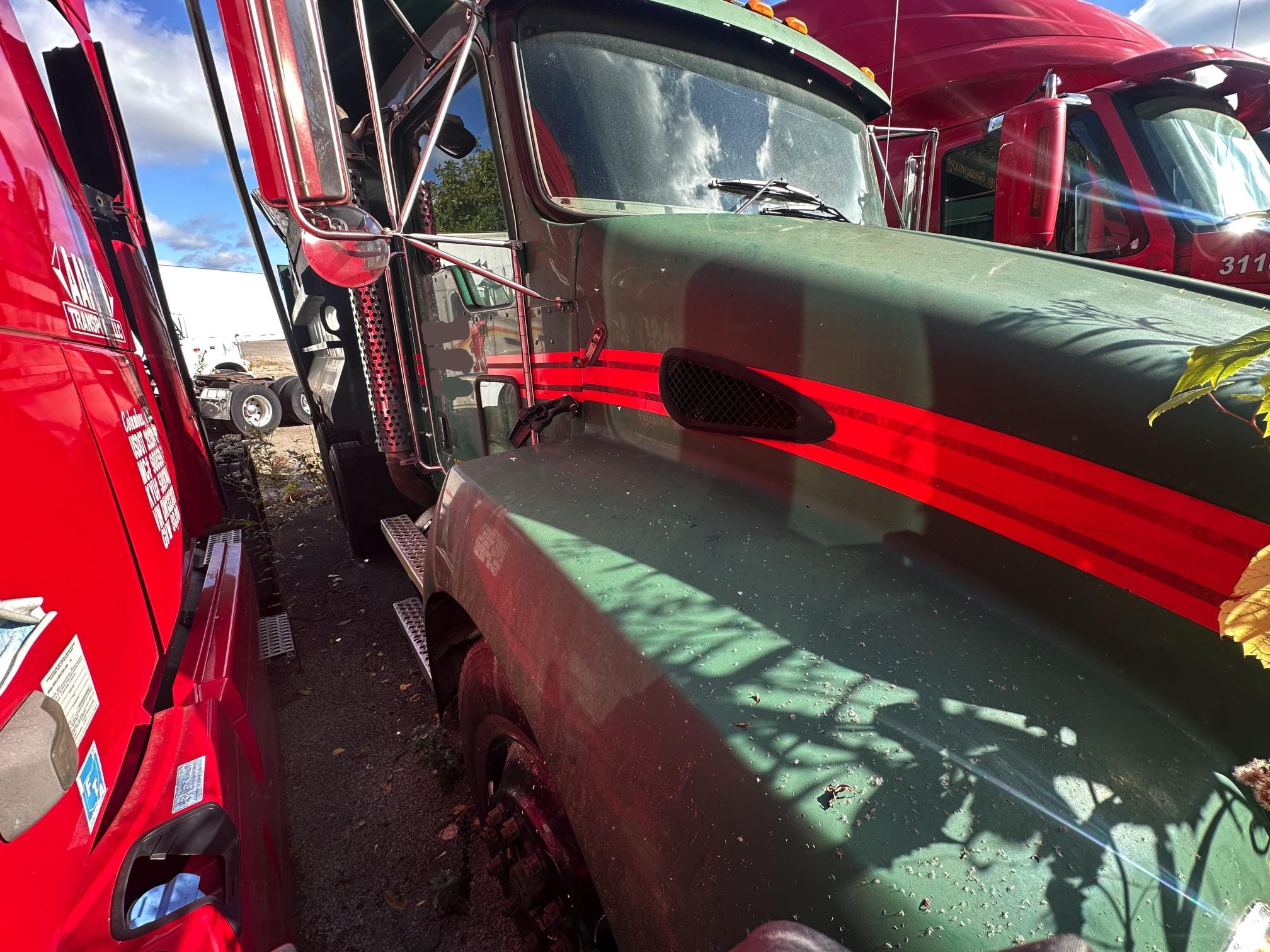 2004 Kenworth T300 Equipment Image0