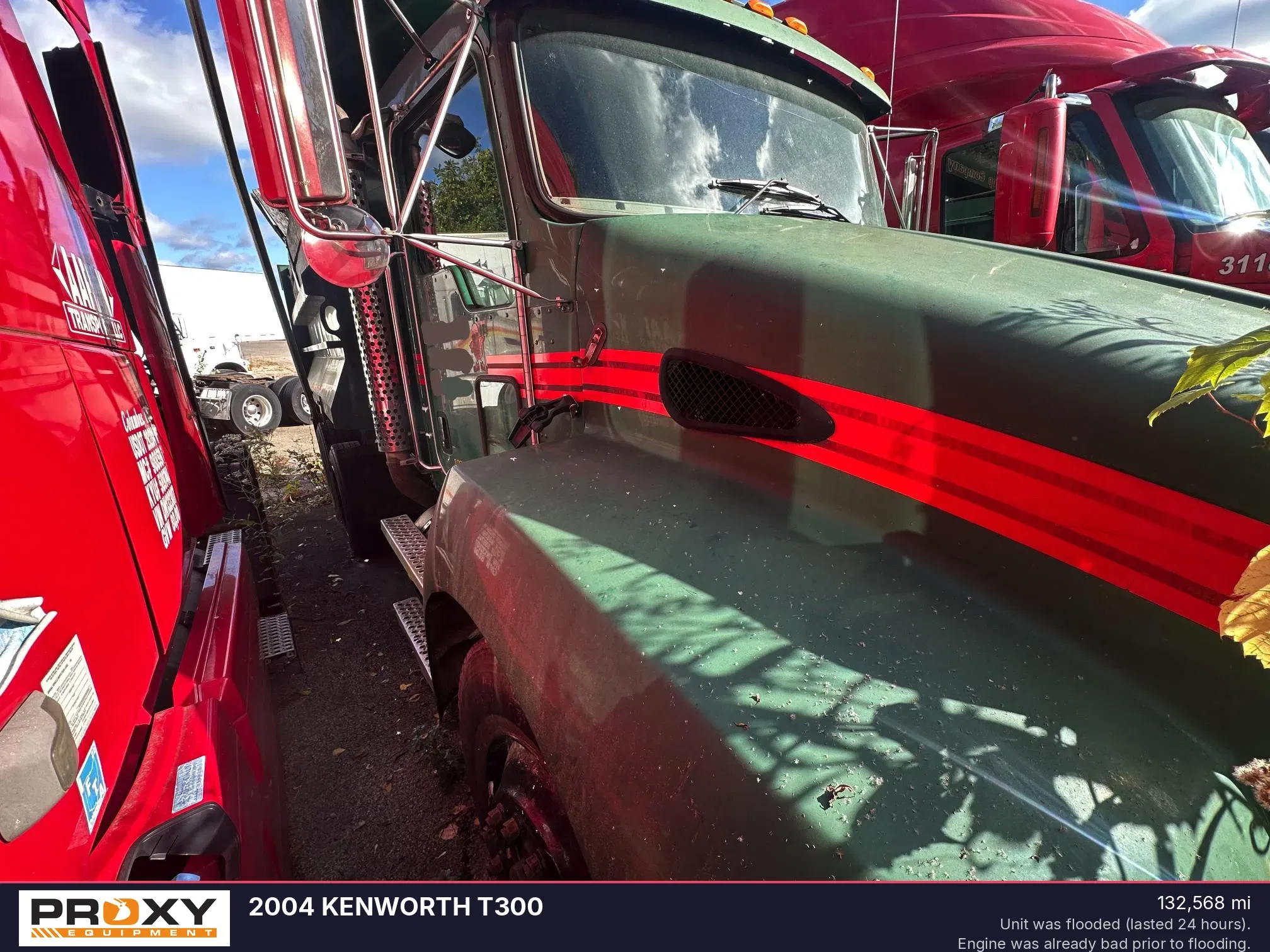 2004 Kenworth T300 Equipment Image0