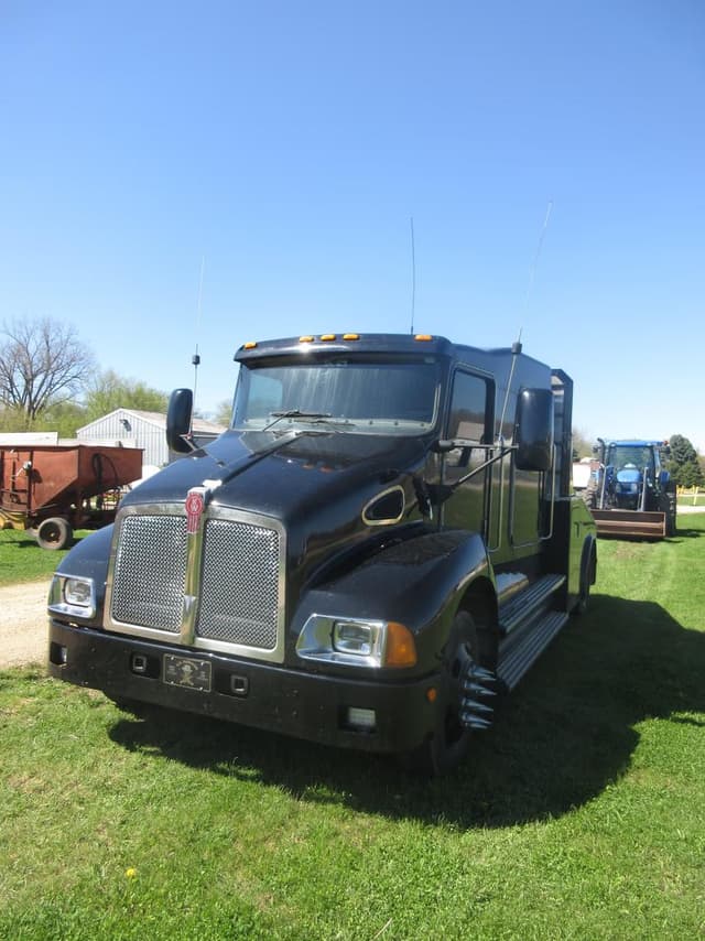 Image of Kenworth T300 equipment image 4