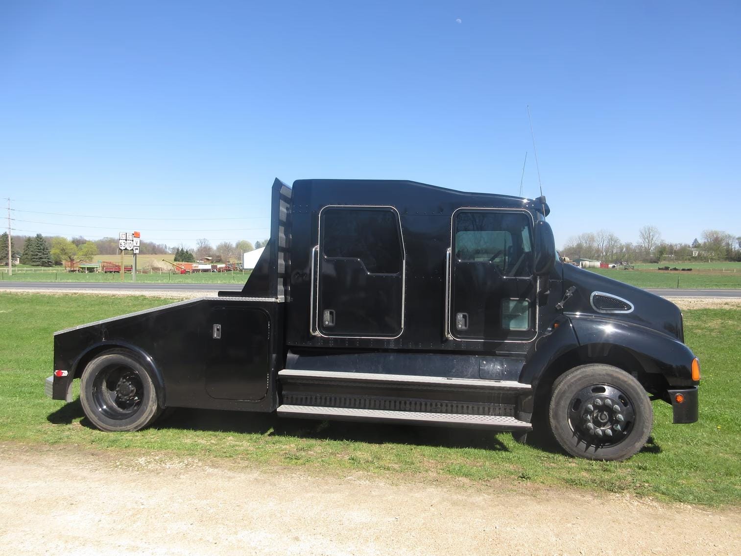 2004 Kenworth T300 Equipment Image0