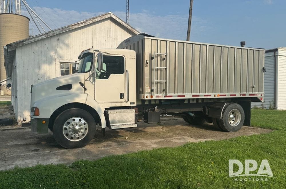 2004 Kenworth T300 Equipment Image0