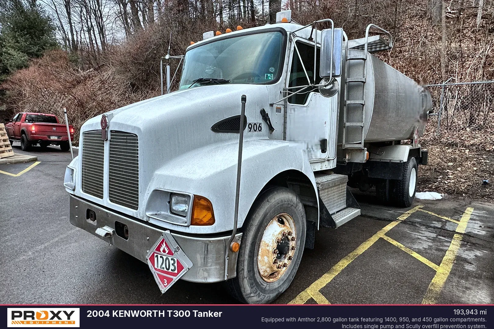 2004 Kenworth T300 Equipment Image0
