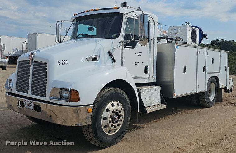 Main image Kenworth T300