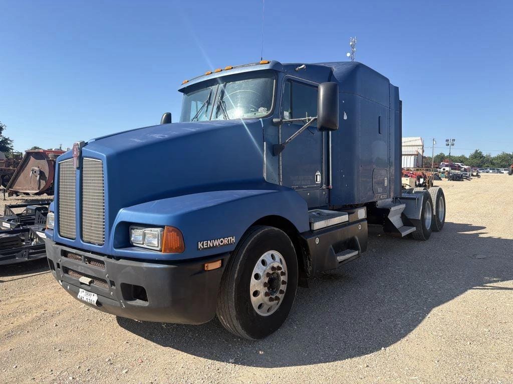 2004 Kenworth T600 Equipment Image0