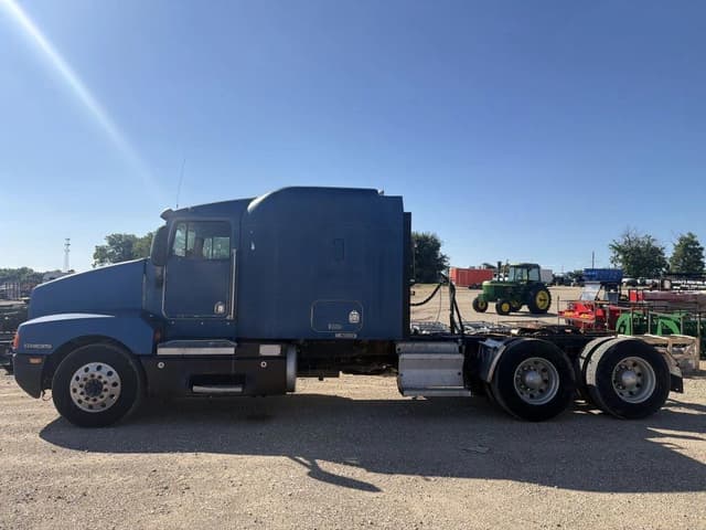 Image of Kenworth T600 equipment image 1