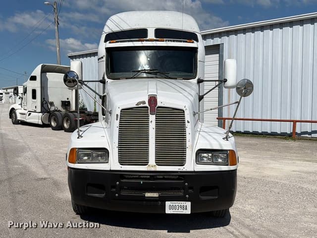 Image of Kenworth T600 equipment image 1