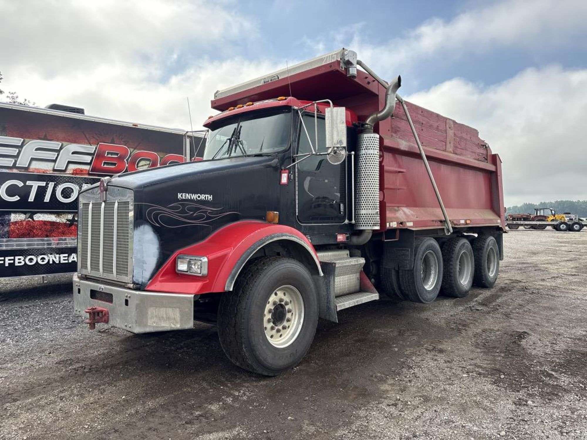2004 Kenworth T800 Equipment Image0