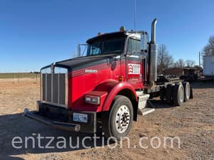 2004 Kenworth T800 Image