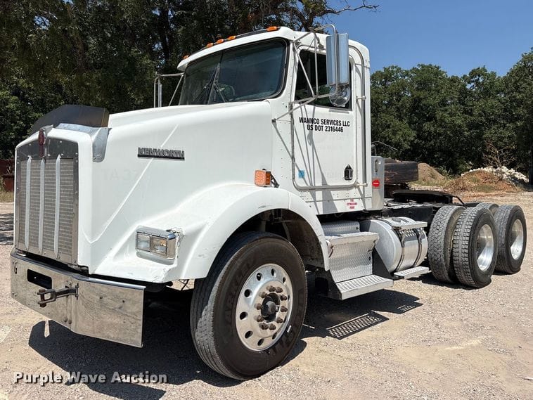 2004 Kenworth T800 Equipment Image0