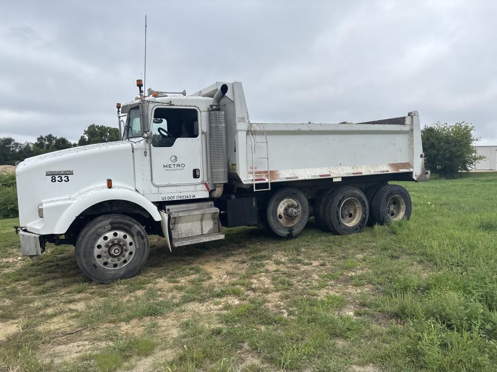 2004 Kenworth T800 Equipment Image0