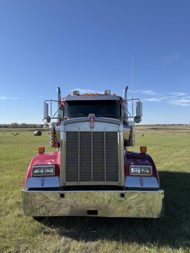 Image of Kenworth W900L equipment image 2