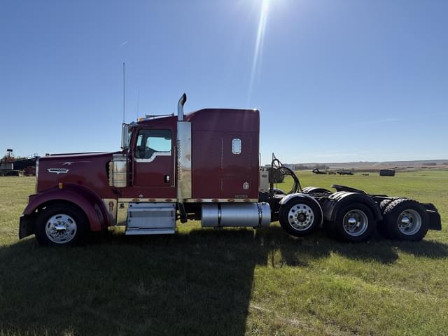 Image of Kenworth W900L equipment image 4