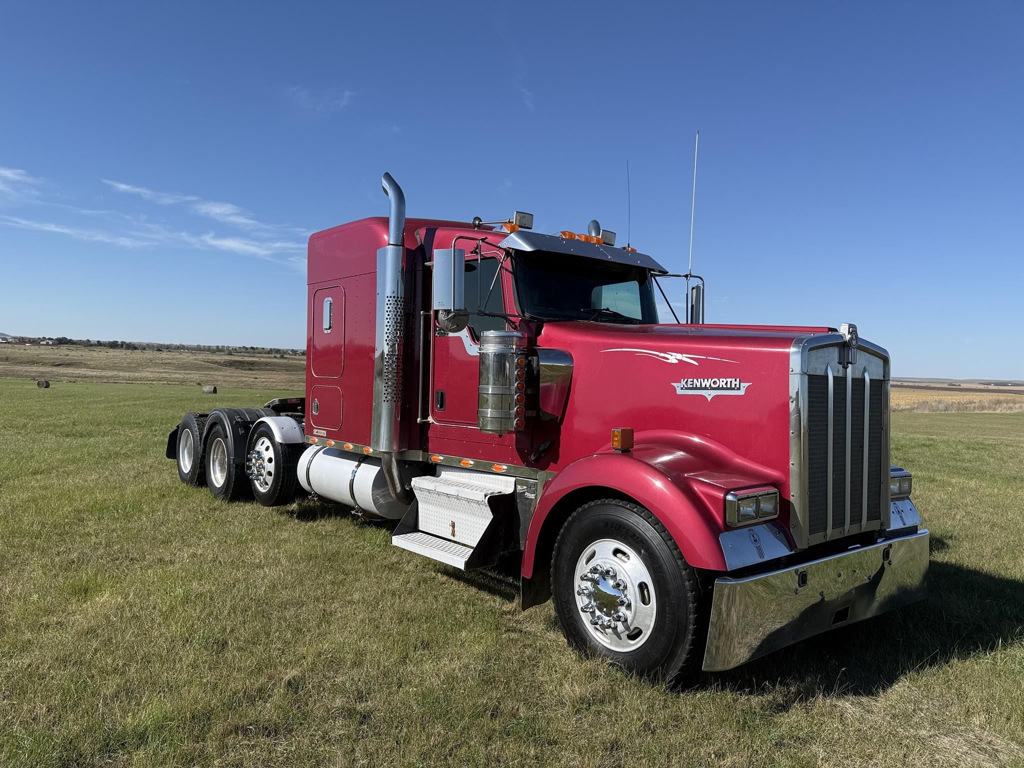 2004 Kenworth W900L Equipment Image0