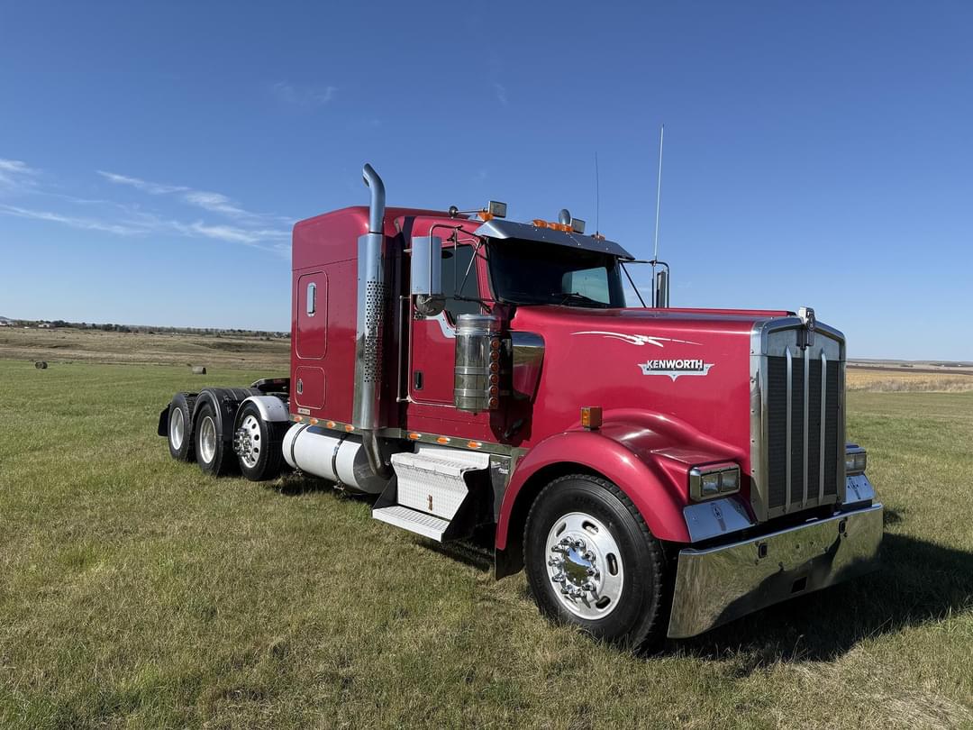 Image of Kenworth W900L Primary image