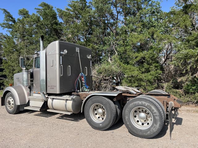 Image of Kenworth W900 equipment image 2