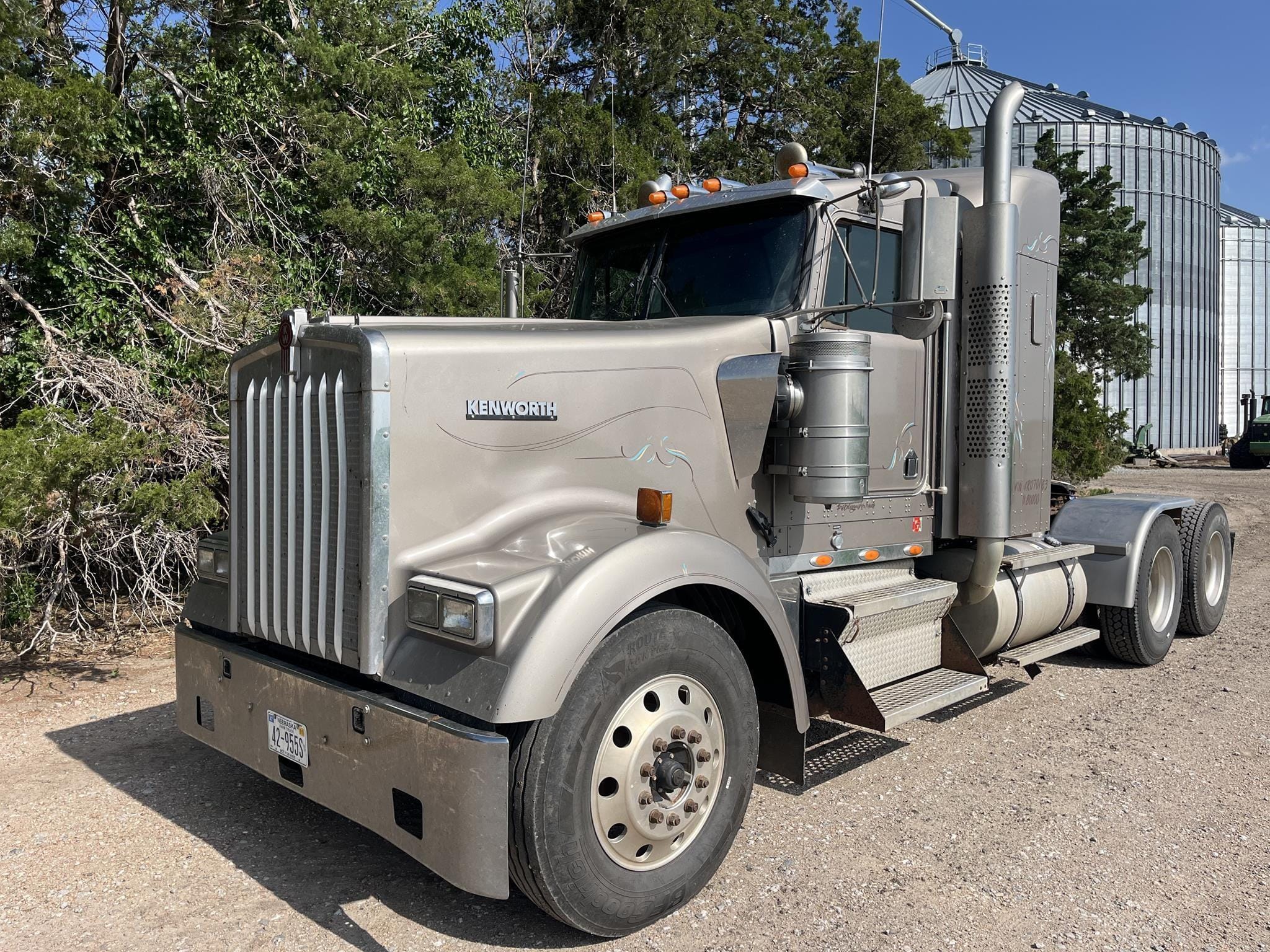 2004 Kenworth W900 Equipment Image0