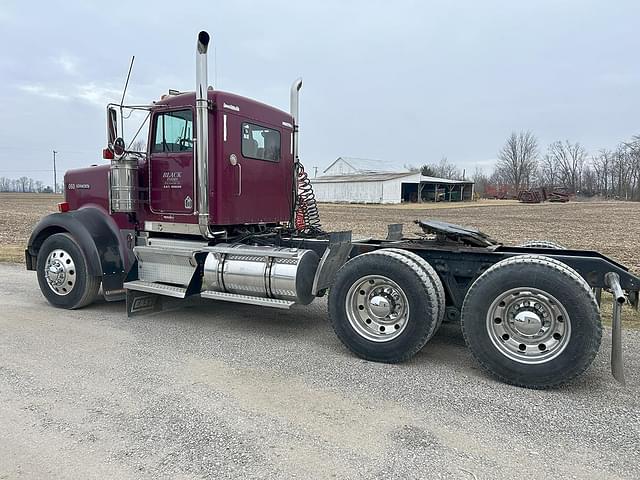 Image of Kenworth W900 equipment image 1