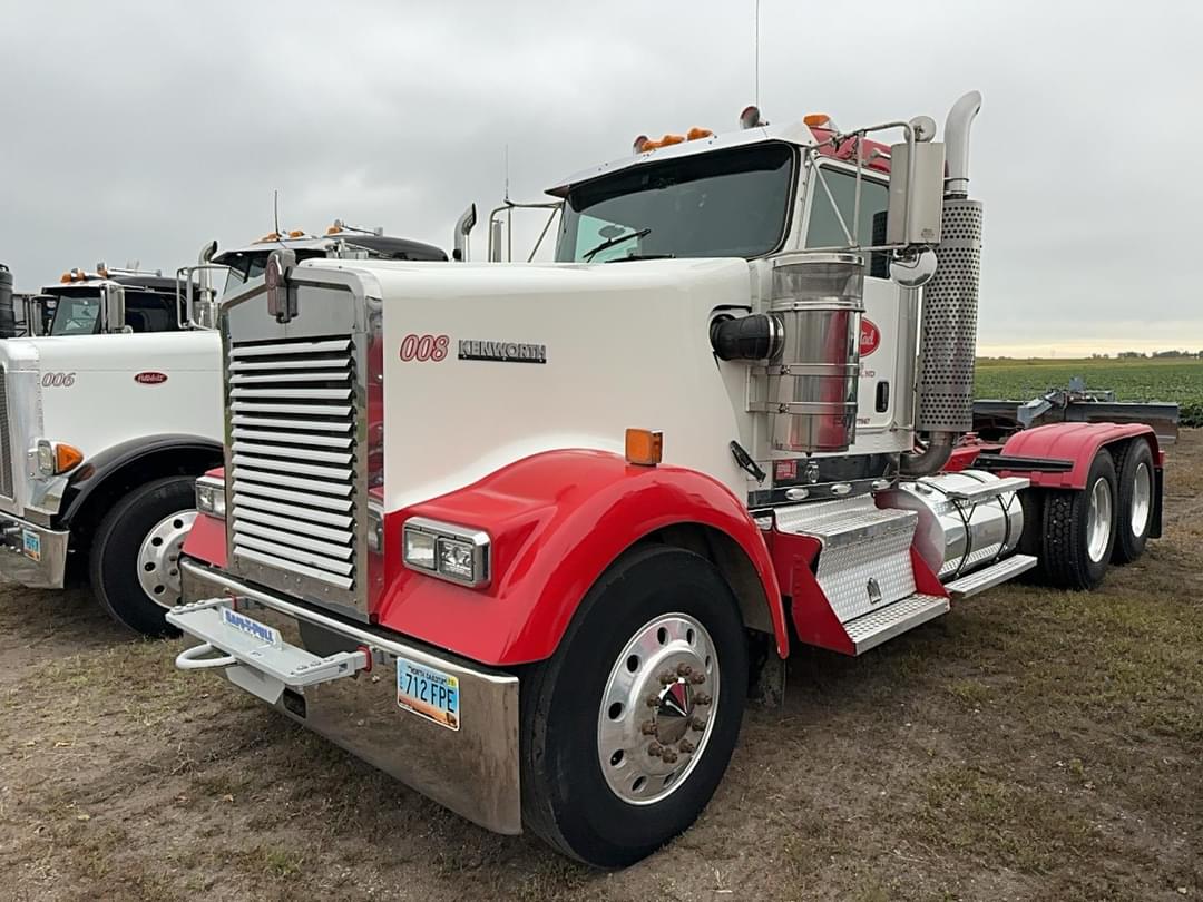Image of Kenworth W900 Primary image