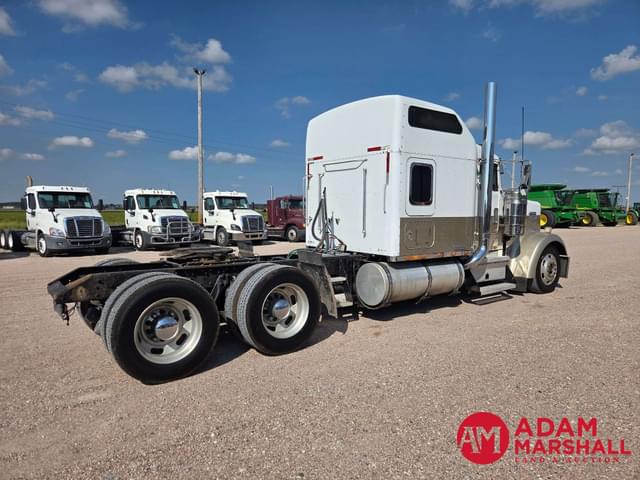 Image of Kenworth W900 equipment image 3