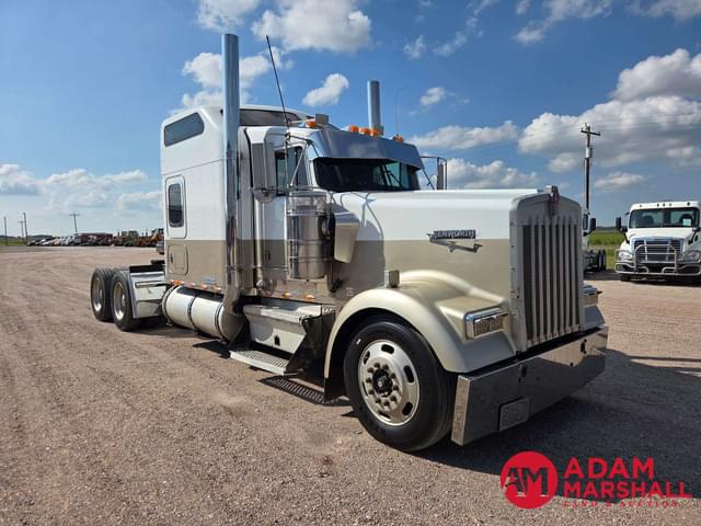Image of Kenworth W900 equipment image 1
