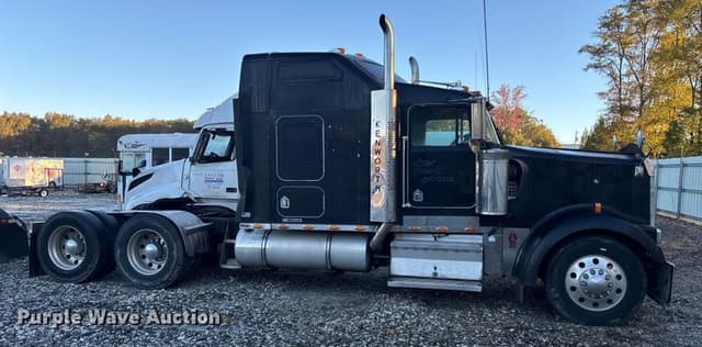 Image of Kenworth W900 equipment image 3