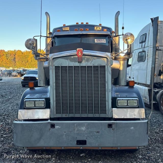 Image of Kenworth W900 equipment image 1