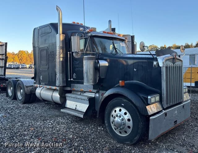 Image of Kenworth W900 equipment image 2