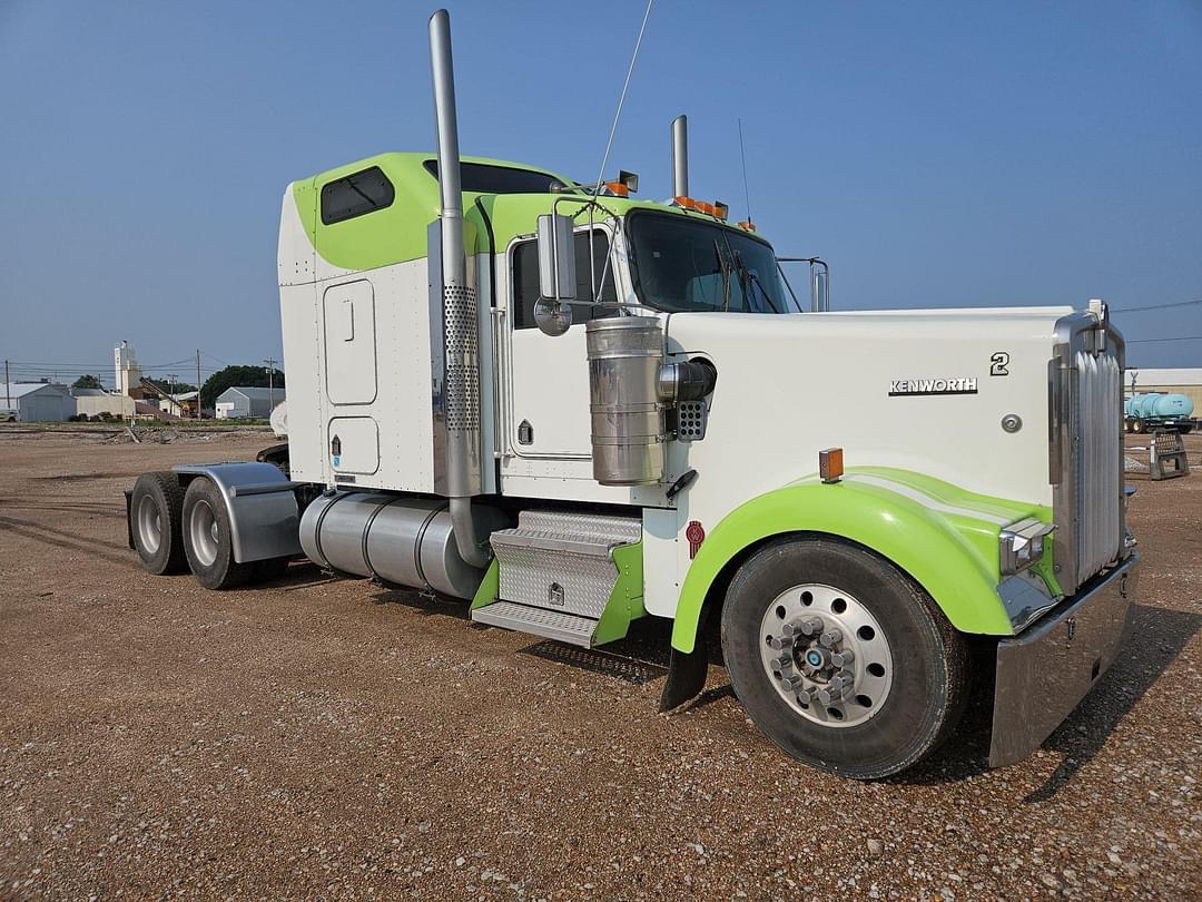 Image of Kenworth W900 Primary image