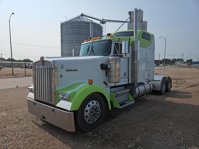 Image of Kenworth W900 equipment image 1