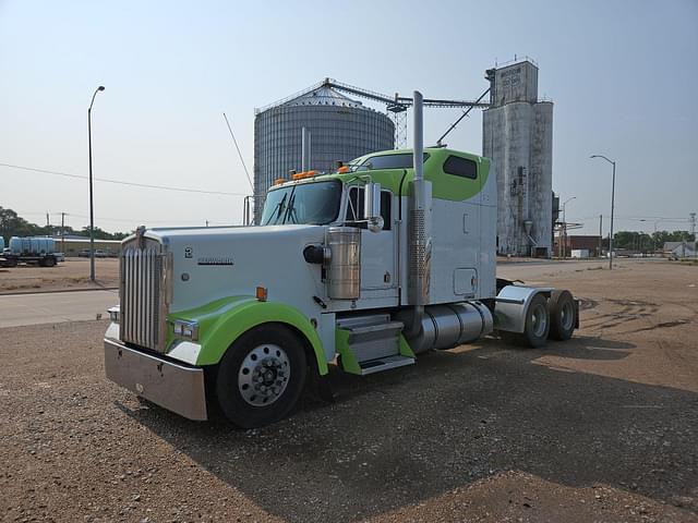 Image of Kenworth W900 equipment image 2