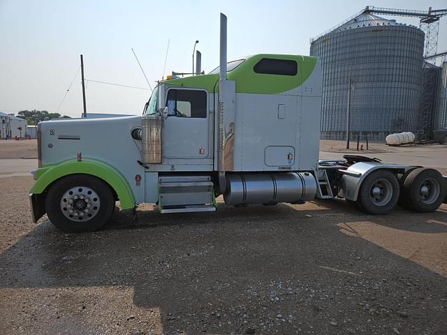 Image of Kenworth W900 equipment image 4