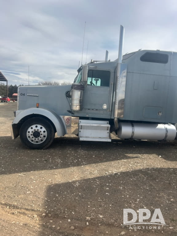 Image of Kenworth W900 equipment image 1