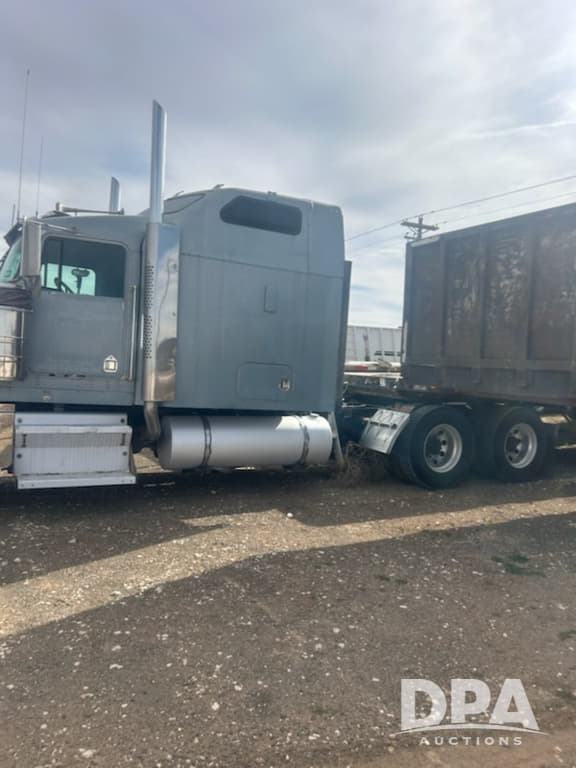 Image of Kenworth W900 equipment image 3