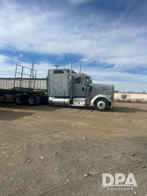 2004 Kenworth W900 Image