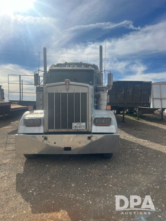 Image of Kenworth W900 equipment image 2