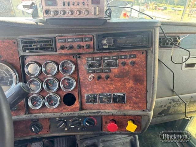 Image of Kenworth W900 equipment image 4