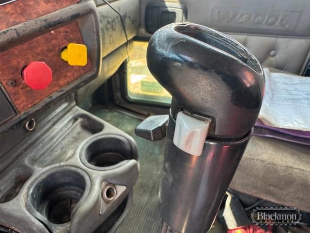 Image of Kenworth W900 equipment image 3